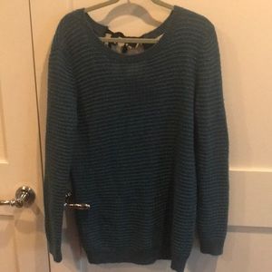 Small Hinge Glitter Sweater (open back)